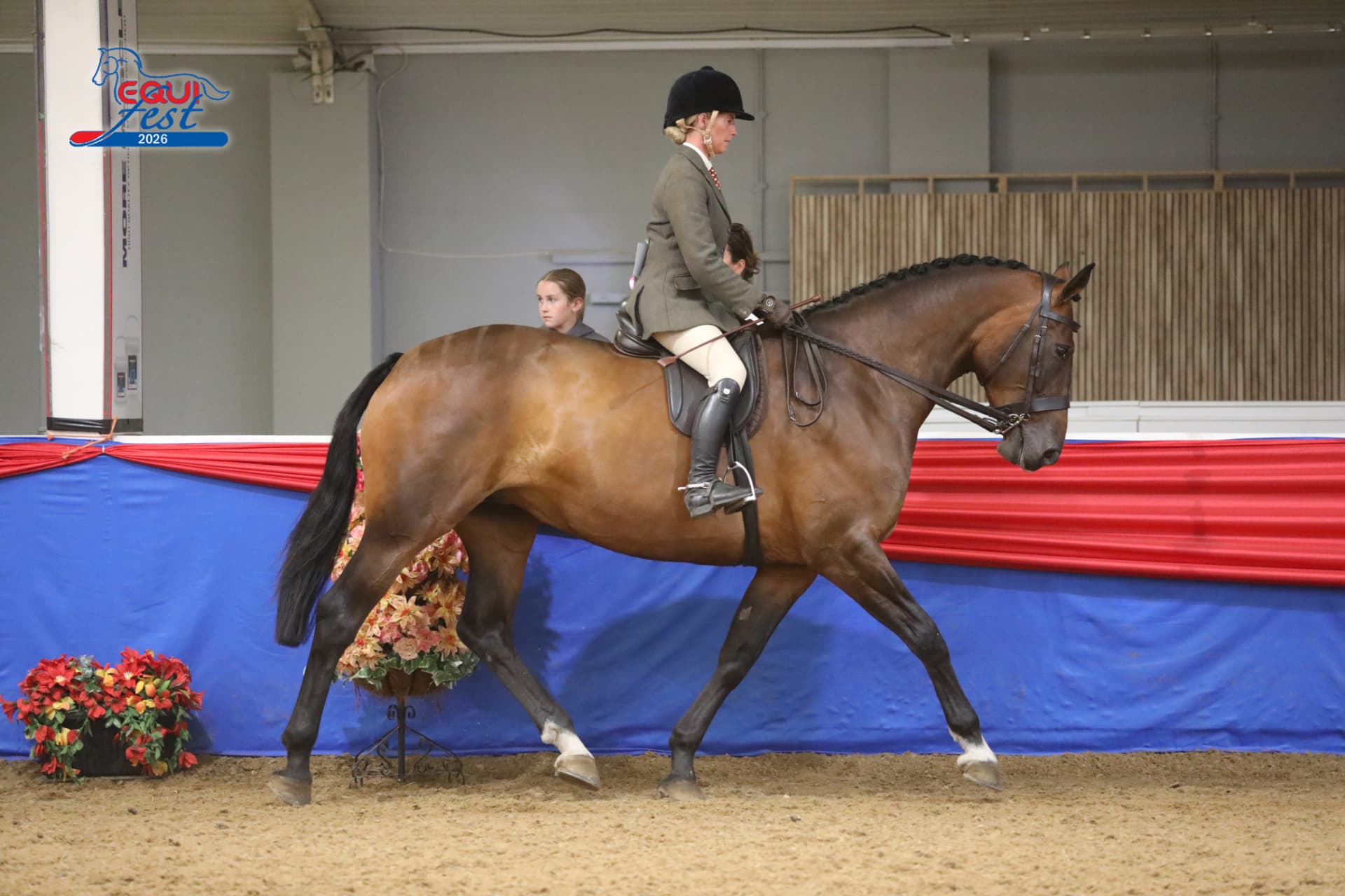 Customer competing in a show hack class